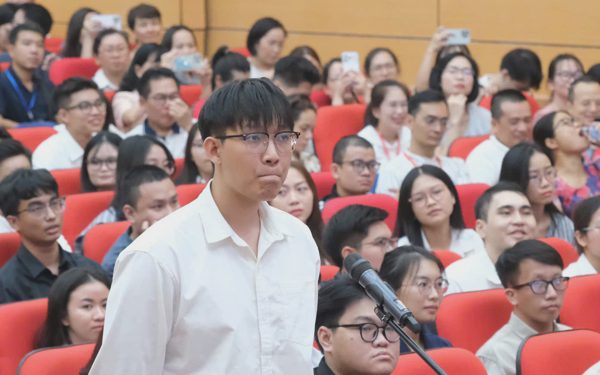 Bác sĩ nội trú 'top đầu' liên tục 'hô tên' sản phụ khoa, vì 'chữa 1 người mà cứu được 2 người'?