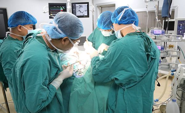 Bác sĩ tuyến tỉnh làm chủ kỹ thuật khó, 'hồi sinh' 20 trái tim trong một tháng