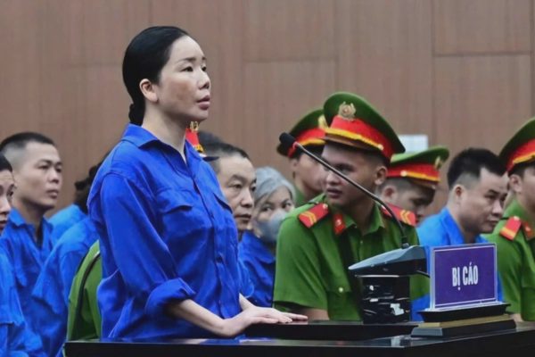 Bác sĩ Viện Pháp y nhận 5 triệu đồng “quà Tết thiếu nhi” từ bà trùm Mai Anh
