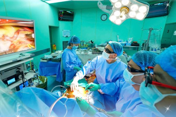 Bác sĩ Việt ‘sửa chữa’ trái tim cho người đàn ông quốc tịch Anh