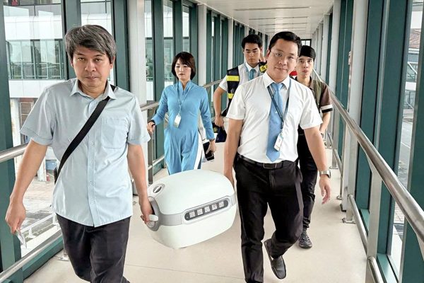 Bác sĩ vượt hơn 1.800km, kịp đưa thận hiến về ghép cho bệnh nhân