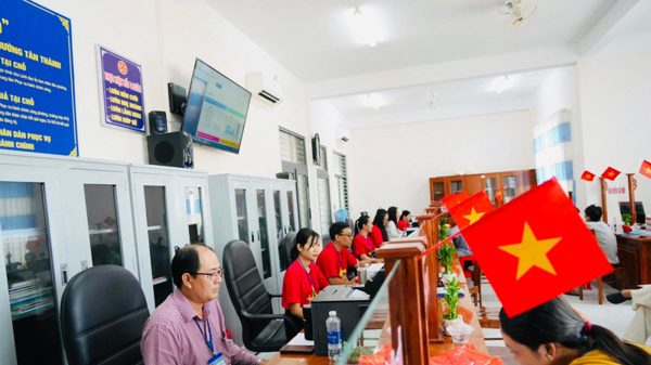 Bài 2: Dồn nguồn lực gỡ “điểm nghẽn” chuyển đổi số