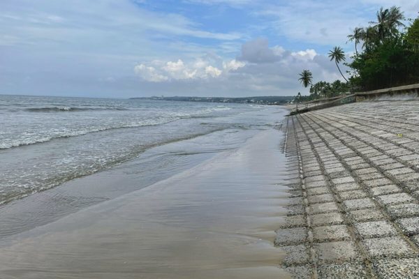 Bãi biển Mũi Né ngập rác đã được dọn sạch