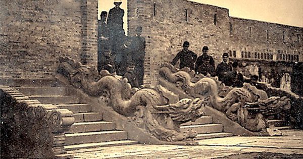 Bài học tính xác thực và di sản từ điện Kính Thiên