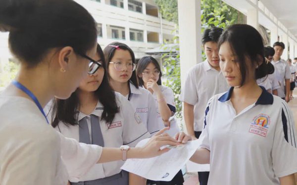 Bài văn 'quá hoàn chỉnh' từ AI và nghịch lý năng lực phản biện của học sinh Việt