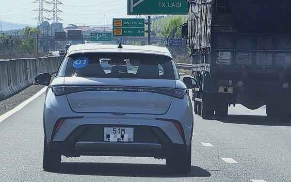 'Bám mãi làn trái dù đúng tốc độ cũng là ích kỷ'