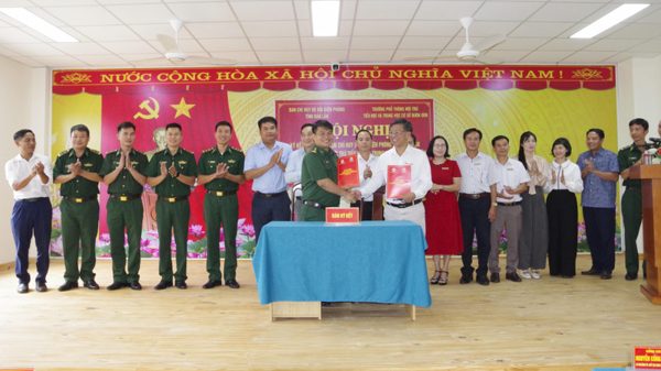 Ban Chỉ huy Bộ đội Biên phòng tỉnh Đắk Lắk kết nghĩa với Trường phổ thông nội trú tiểu học và trung học cơ sở Buôn Đôn