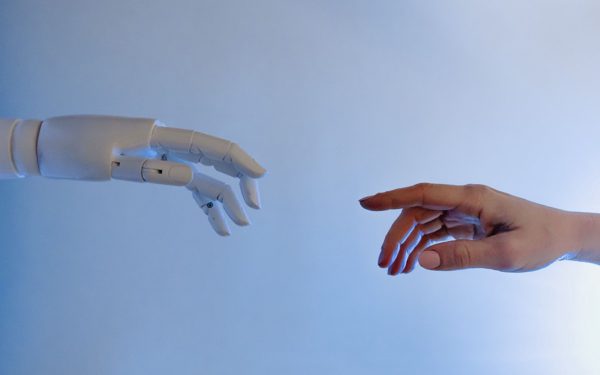 Bạn đang xem AI là trợ lý hay cộng sự?