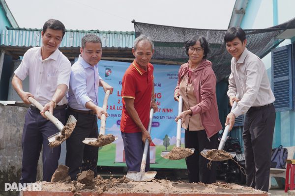 Bạn đọc Dân trí giúp 2 hộ khó khăn ở Tây Ninh xây nhà mới