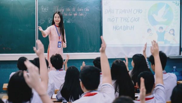 Bạn đọc nêu loạt lý do nên và không nên giảm tuổi nghỉ hưu cho thầy, cô giáo