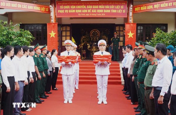 Bàn giao các mẫu sinh phẩm - thêm niềm hy vọng cho thân nhân liệt sỹ ở Tây Ninh