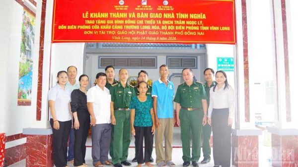 Bàn giao Nhà Tình nghĩa cho quân nhân có hoàn cảnh khó khăn tại Vĩnh Long