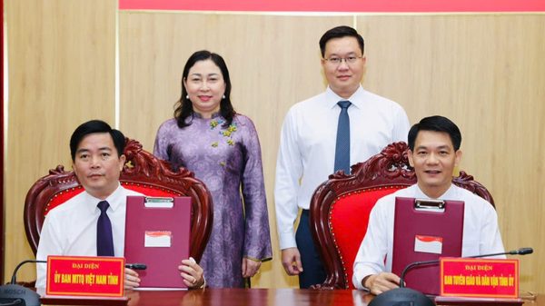 Bàn giao nhiệm vụ công tác Dân vận