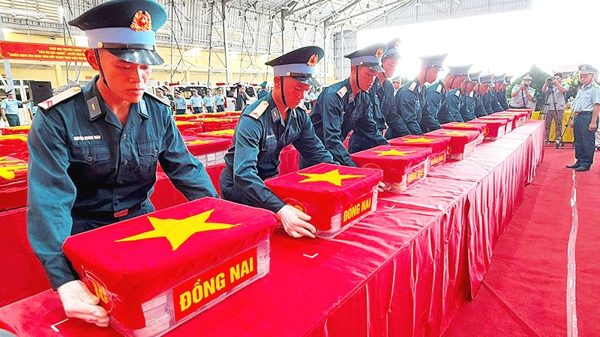Bàn giao thêm hơn 13,5 nghìn mẫu sinh phẩm hài cốt liệt sĩ cho các trung tâm giám định
