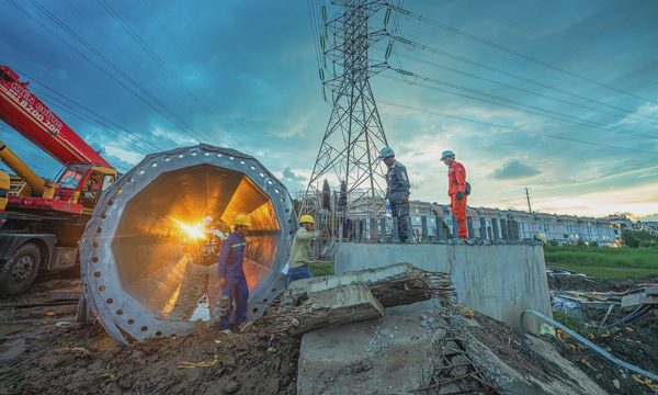Bàn giao tuyến cáp ngầm 220kV dài 3,2 km từ Nhà Bè đến cầu Rạch Đỉa