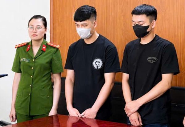 Bán hàng hiệu không rõ nguồn gốc, 2 chủ cơ sở bị khởi tố