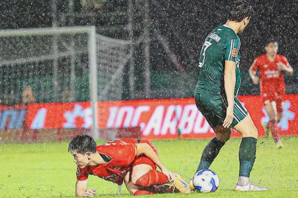 Ban kỷ luật của VFF họp khẩn vụ Tấn Sinh đá thô bạo Đình Bắc