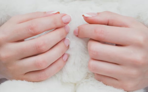 Bán nguyệt đỏ trên móng tay cảnh báo điều gì?