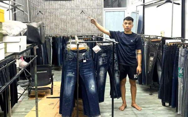 Bán quần áo giả thương hiệu Adidas, Louis Vuitton, Dior, chủ cửa hàng bị khởi tố