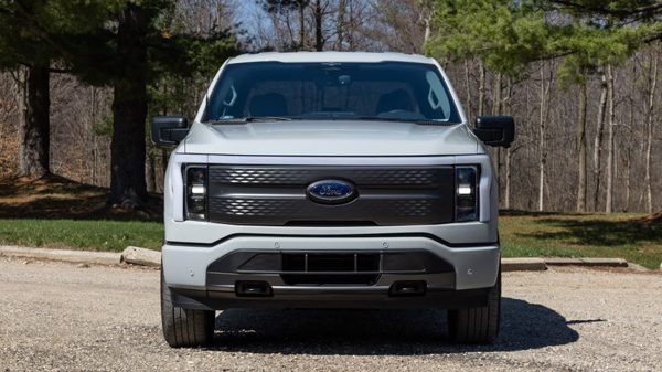 Bán tải điện nổi tiếng của Ford bị thay thế