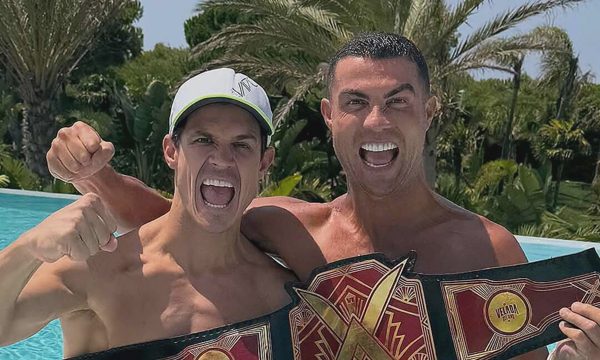 Bạn thân Ronaldo: 'HLV Bồ Đào Nha phản bội CR7'