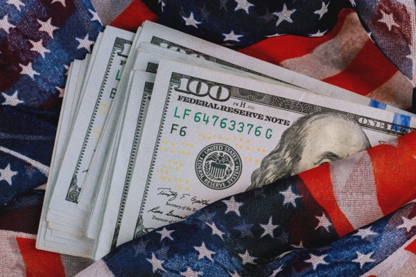 Bản tin tài chính 5/9: Thị trường lao động "bùng nổ", ông Trump yêu cầu Fed hạ lãi suất