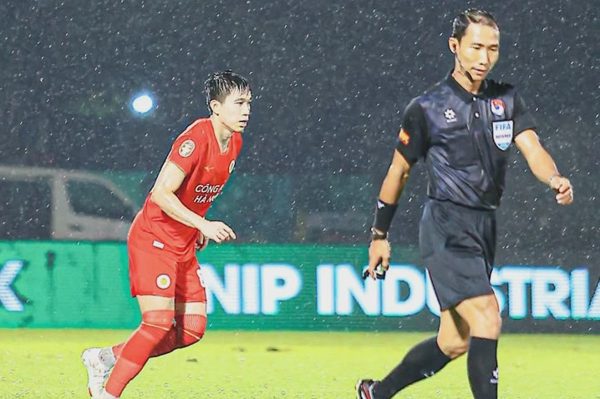 Ban tổ chức V-League chấn chỉnh trọng tài sau các vụ bạo lực sân cỏ