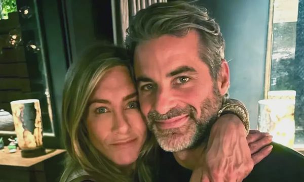 Bạn trai thấy may mắn khi yêu Jennifer Aniston