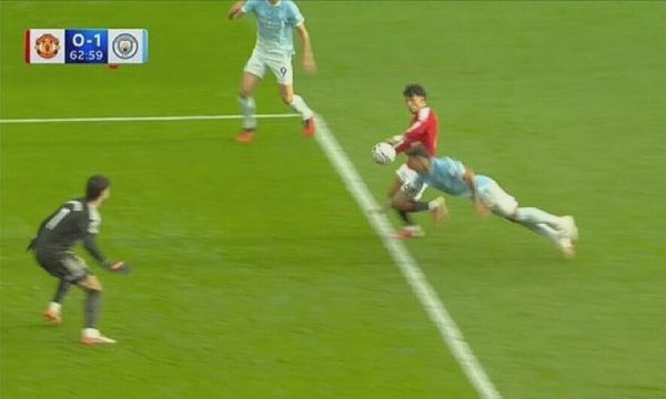 Ban trọng tài Anh nhận sai với Man Utd