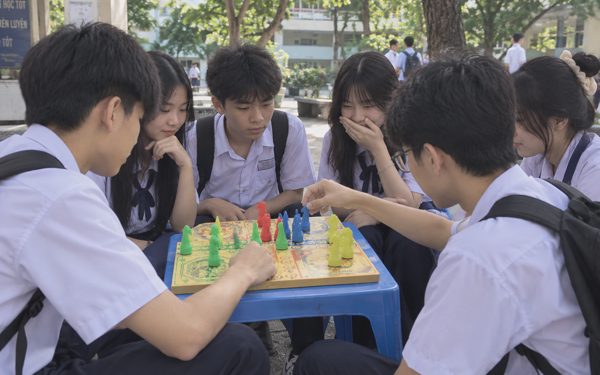 Bán trú một bên, môn liên kết một bên, sao lại thành 'combo'?