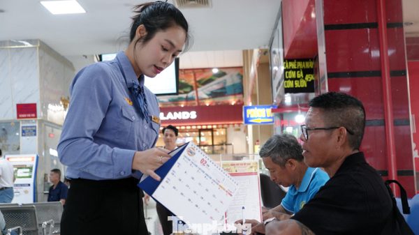 Bán vé tàu Tết: Vì sao khách đến ga mua thưa thớt?