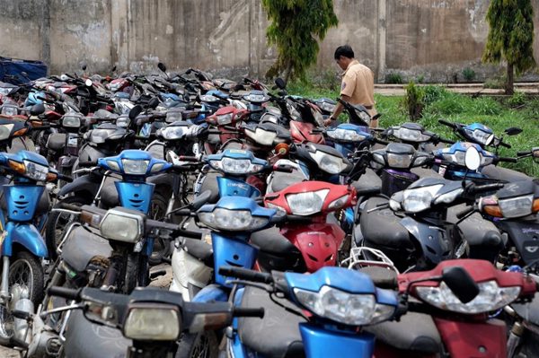 Bán xe 'đồng nát', không làm thủ tục thu hồi biển số có thể bị phạt