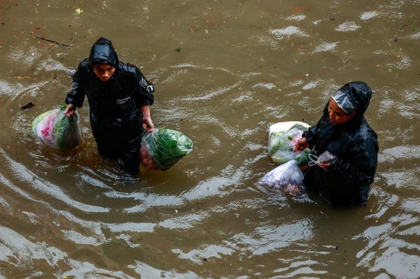 Bangkok chìm trong biển nước, Thái Lan ban bố tình trạng thảm hoạ