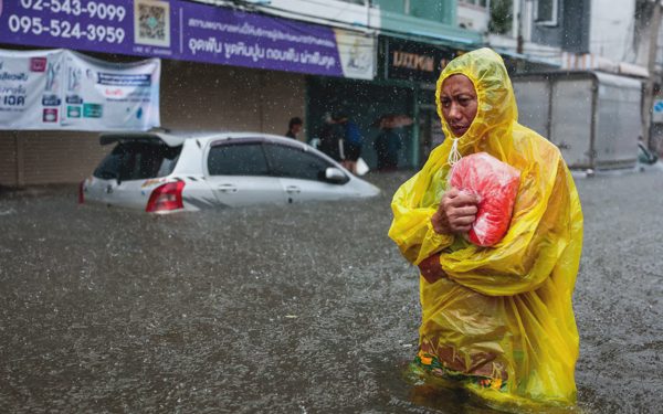 Bangkok cho công chức nghỉ 2 ngày vì mưa lớn