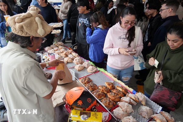 Bánh pan de muerto - hương vị nối đôi bờ sinh tử tại Mexico