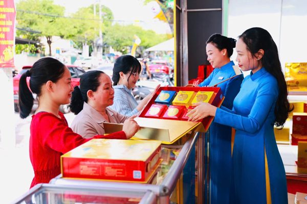 Bánh Trung thu Yến sào Khánh Hòa: Tinh hoa quà tặng mùa đoàn viên