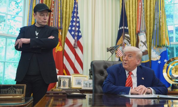 Báo Anh: Elon Musk đề nghị ông Trump áp hạn chế Starlink ở Ukraine