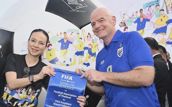 Báo chí Đông Nam Á vui mừng khi ông Infantino tới Việt Nam: 'FIFA đang xem trọng ASEAN'