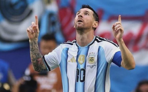Báo chí thế giới bất ngờ, tôn vinh Messi là 'bất tử'