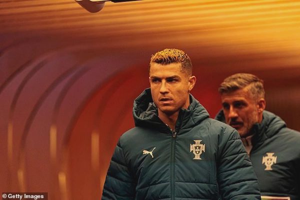 Báo chí thế giới: "Sự nghiệp Ronaldo ở tuyển Bồ Đào Nha bị đe dọa"