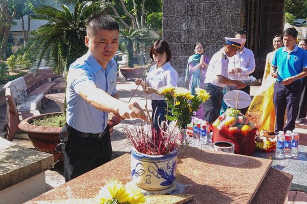 Báo Dân trí dâng hương tại Đền thờ Bác Hồ, Nghĩa trang tù binh Phú Quốc