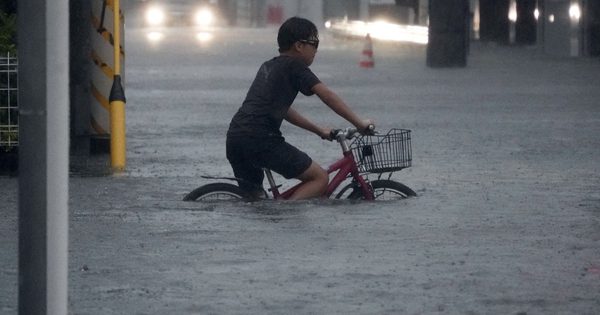 Bão Dujuan áp sát Tokyo, Nhật Bản khuyến cáo 1,6 triệu người sơ tán