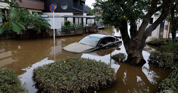 Bão Dujuan quét qua Nhật Bản, gây thiệt hại nặng
