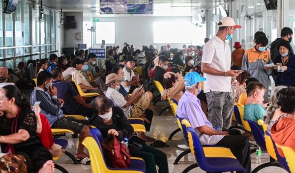 Bao giờ bệnh nhân ung thư hết rồng rắn đến 23 giờ đêm để... chụp chiếu?
