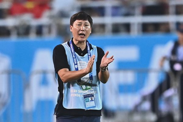 Báo Indonesia: “HLV Kim Sang Sik đã vượt qua đồng hương Park Hang Seo”