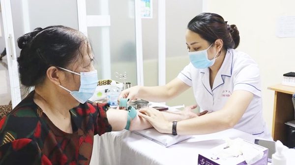Bao phủ vaccine - “chìa khóa” bảo vệ cộng đồng