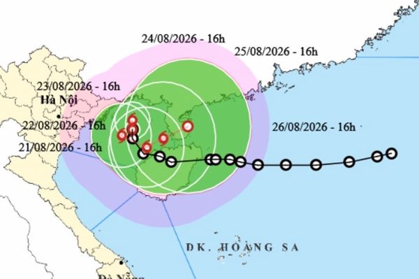 Bão số 4 chính thức hình thành, di chuyển 'nhúc nhích', liên tục đổi hướng