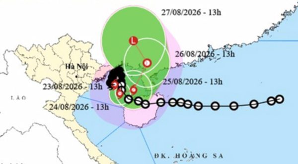 Bão số 4 mạnh thêm, quần thảo vùng biển Quảng Ninh - Hải Phòng