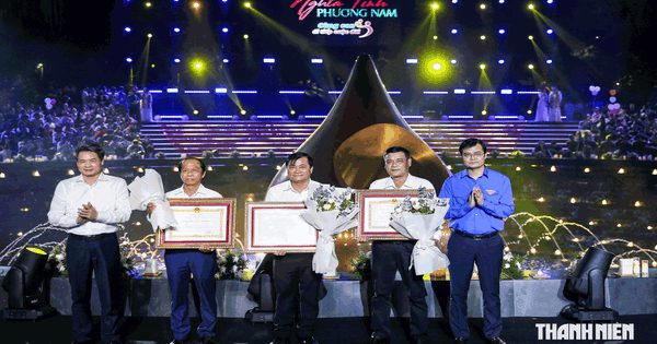 Báo Thanh Niên đón nhận Huân chương Lao động hạng nhì
