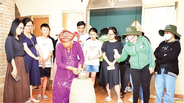 Bảo tồn gốm Chăm Bàu Trúc gắn với phát triển du lịch